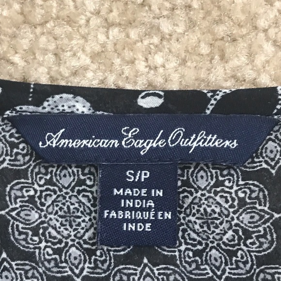 American Eagle Keyhole Tie Blouse – Black & White Floral Stripe – Size Small Pet - Picture 6 of 9